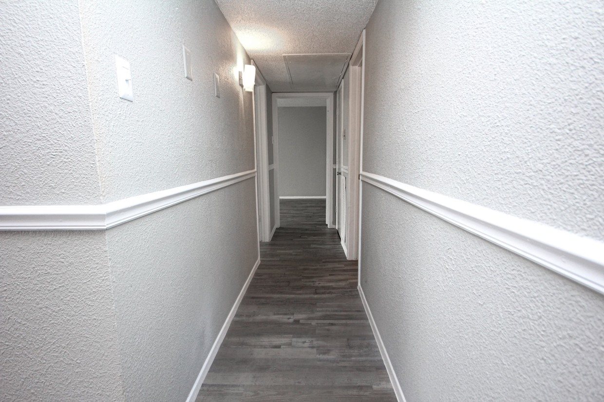 Photos and Video of Mountain Creek Apartments in Dallas, TX